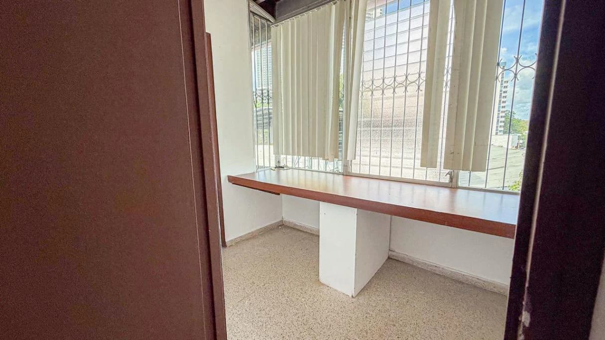 4-Level House for Sale in La Alameda - photo 10