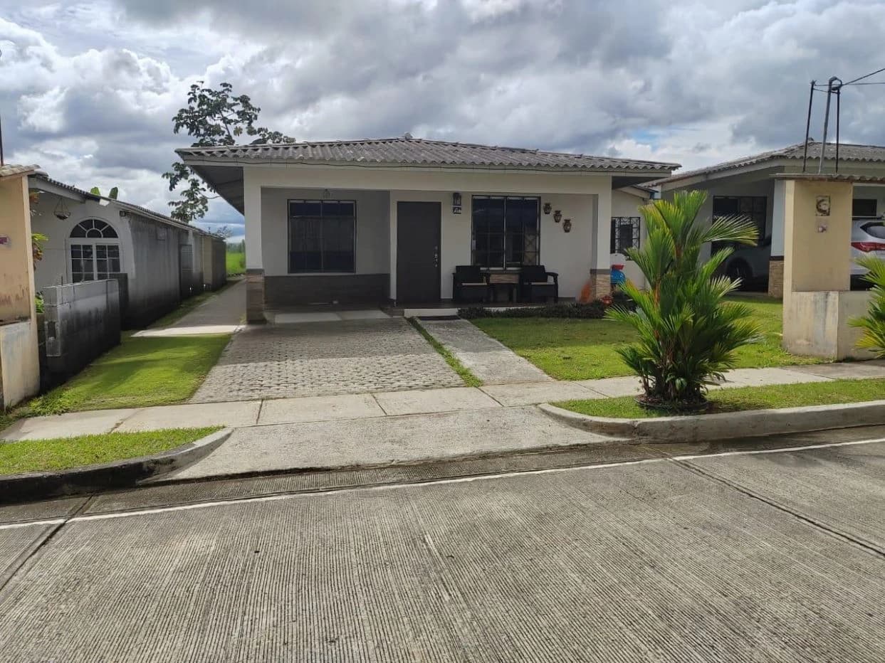 House for Sale in Arraiján: Strategically Located Near Westland Mall - photo 1