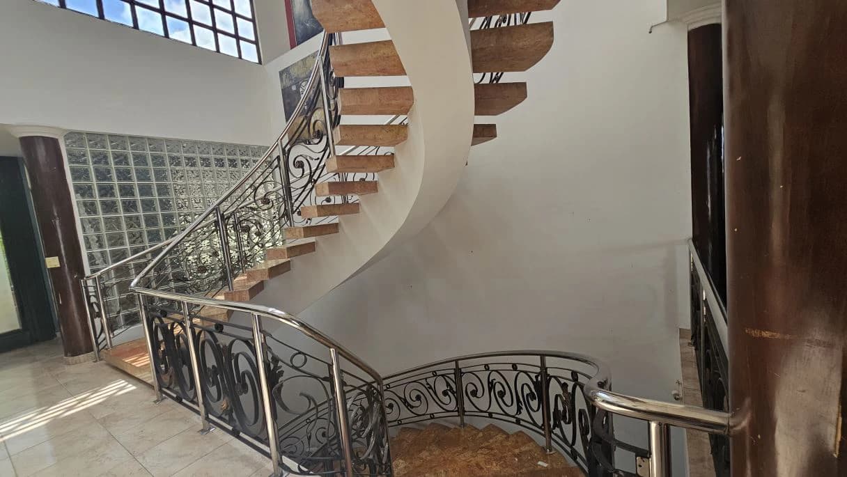 3- Level House for Sale in DOS MARES/ Betania. - photo 11