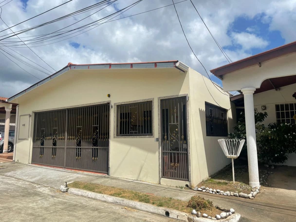 HOUSE FOR SALE IN BRISAS DEL GOLF - photo 3