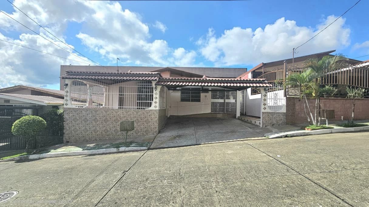 House for Sale in Villa Lucre - photo 1