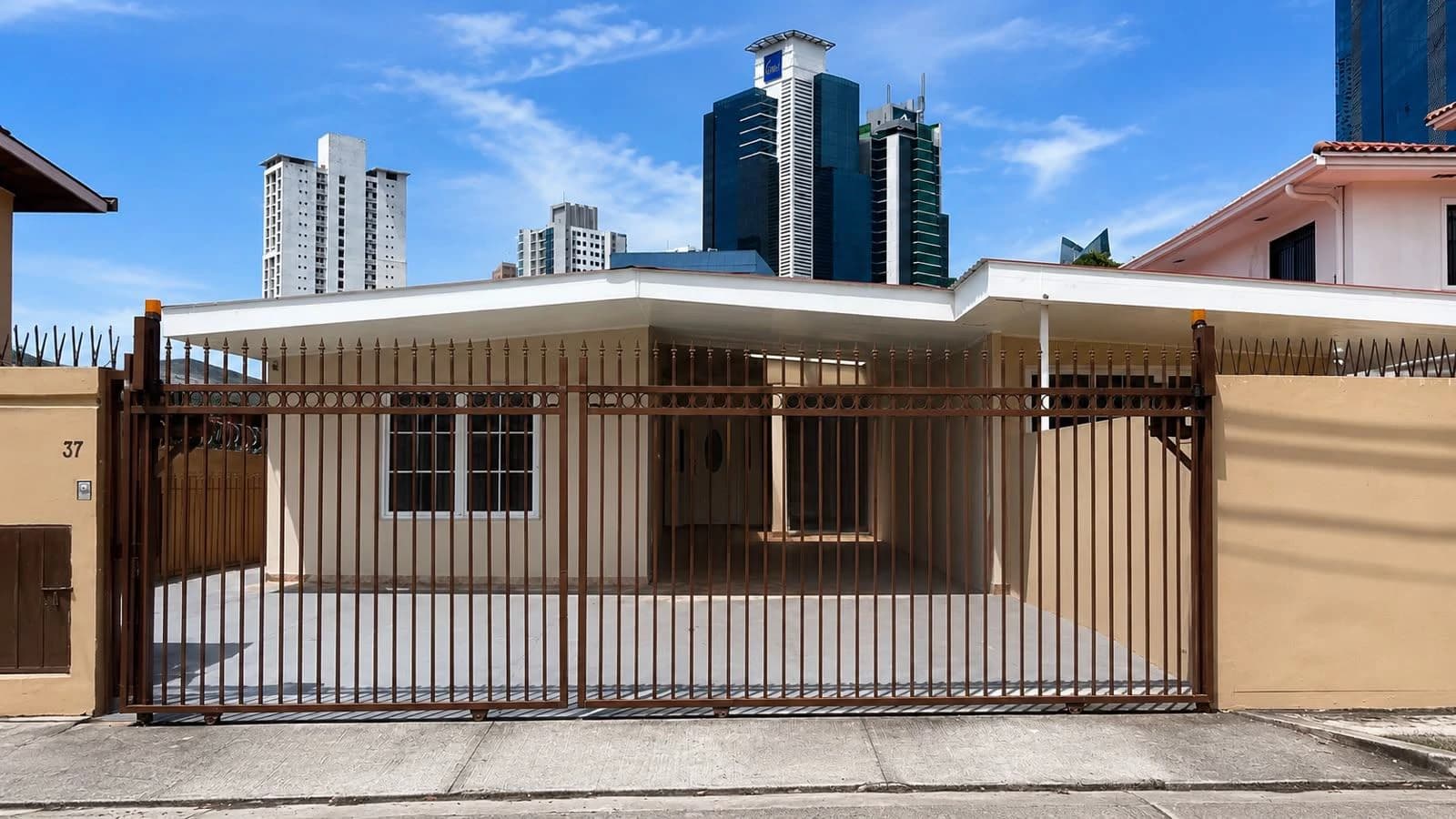 Fully Renovated Home for Sale in San Francisco, Panama City - photo 1