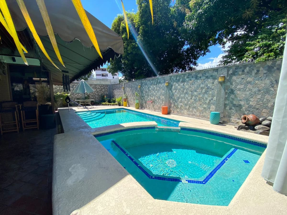 Family Home with a Pool and Jacuzzi. Just Bring Your Suitcases! - photo 22
