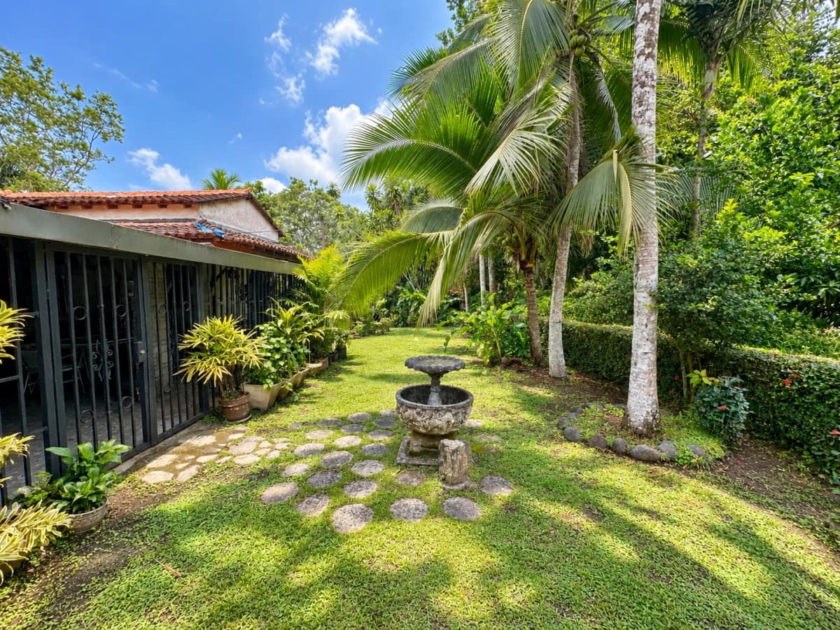 A Hidden Gem in Las Cumbres | 3,433 m², Panoramic Views - photo 8