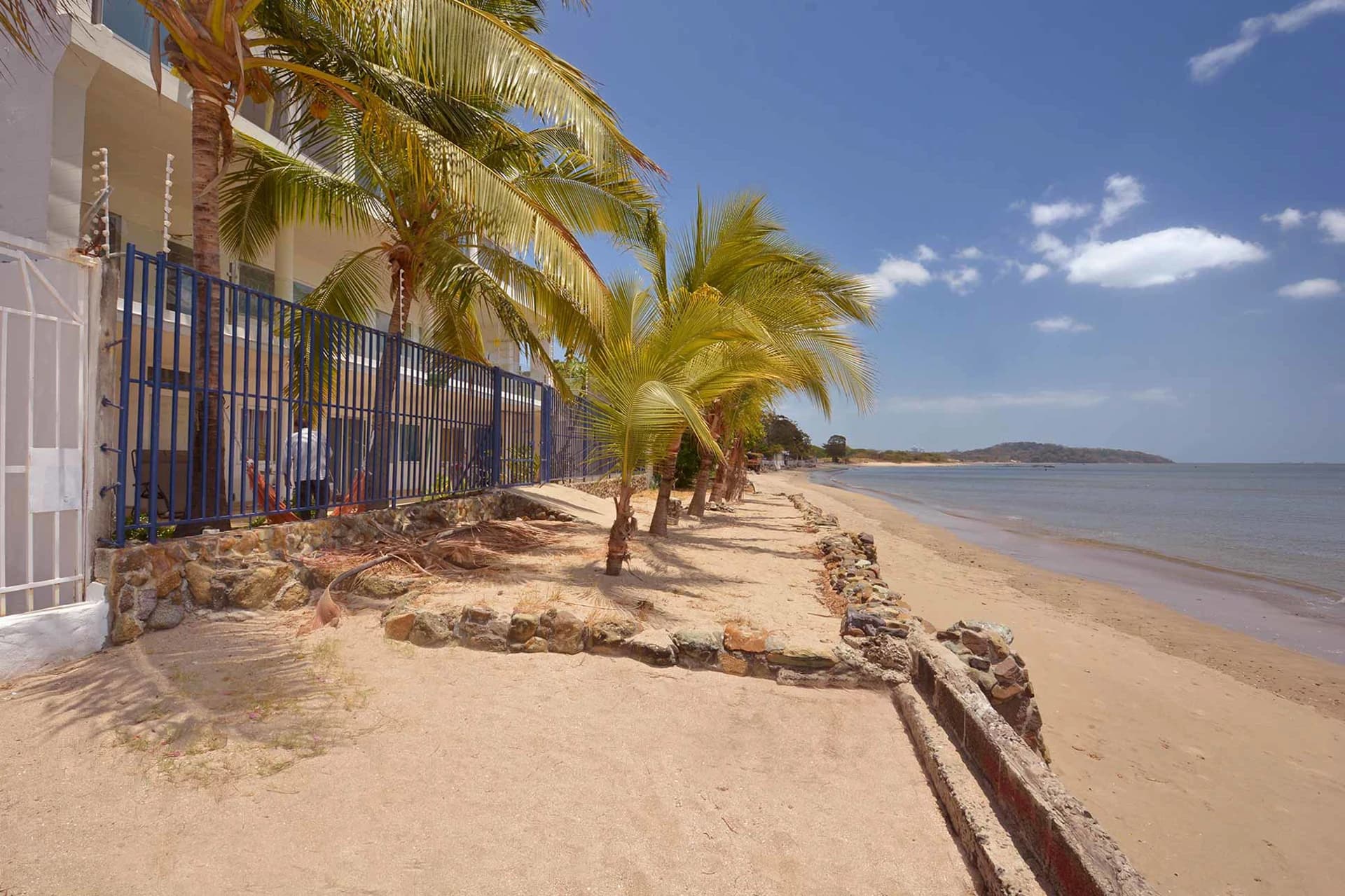 OCEANFRONT ITALIAN VILLA 20 minutes away - photo 15
