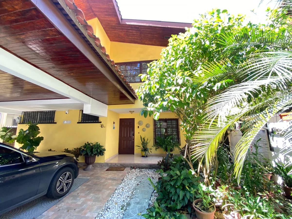 Family Home with a Pool and Jacuzzi. Just Bring Your Suitcases! - photo 6