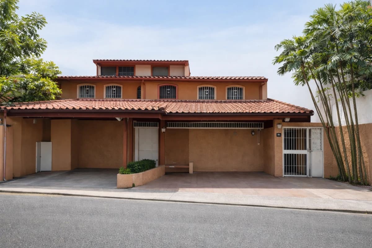 Commercial asset with patio in Obarrio – Zoning 1ZM6 - FOR SALE - photo 1