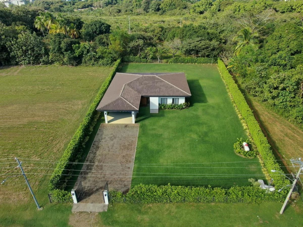 Beach House for Sale – Right Next to Buenaventura - photo 1