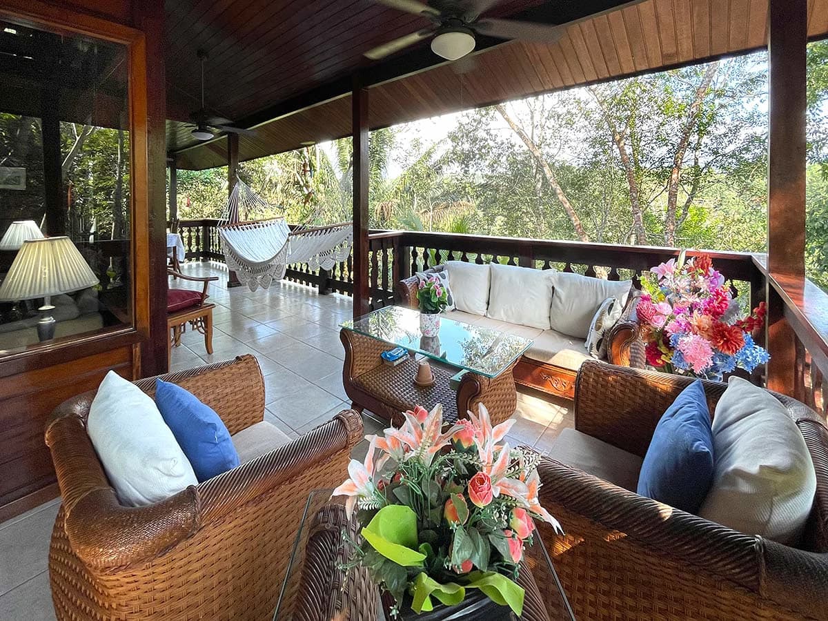 Amazing exotic-wood house 30 minutes from the city, now $285,000. - photo 5