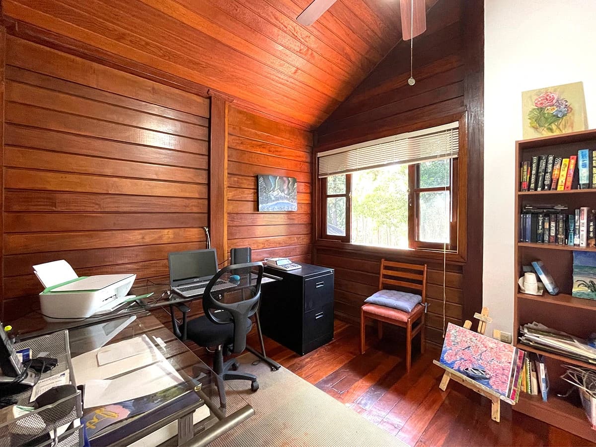 Amazing exotic-wood house 30 minutes from the city, now $285,000. - photo 27