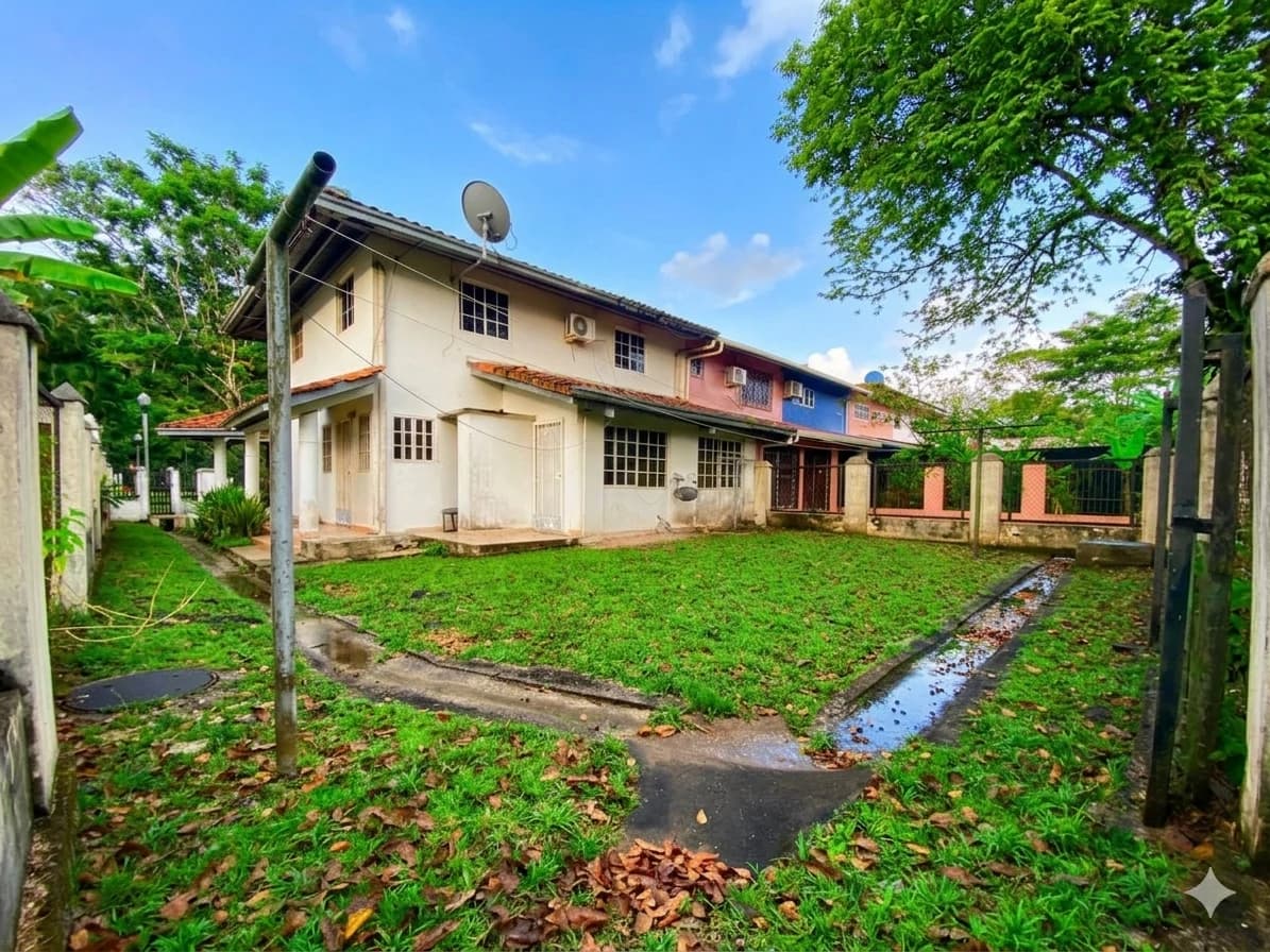 Family House in Gamboa - On the banks of the Panama Canal - photo 3