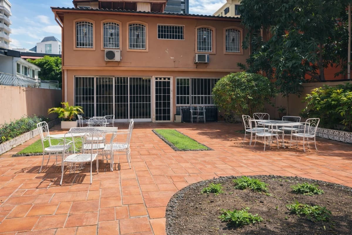 Commercial asset with patio in Obarrio – Zoning 1ZM6 - FOR SALE - photo 8
