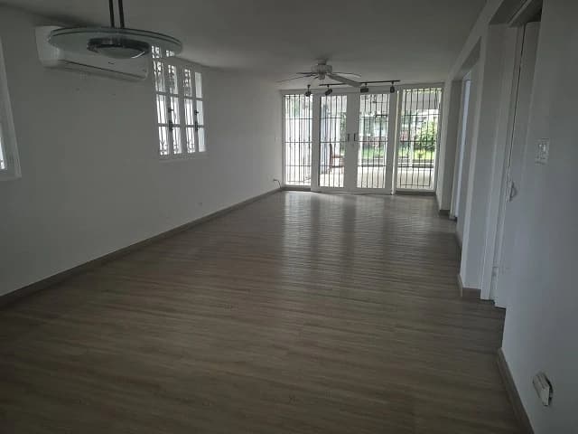 Beautiful Townhome in a Privileged Residential Area - photo 2