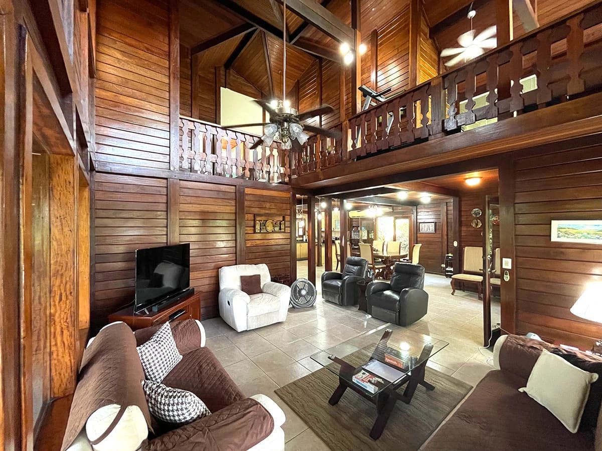 Amazing exotic-wood house 30 minutes from the city, now $285,000. - photo 2