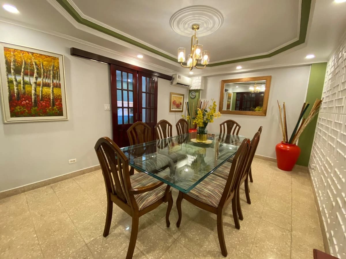 Family Home with a Pool and Jacuzzi. Just Bring Your Suitcases! - photo 8