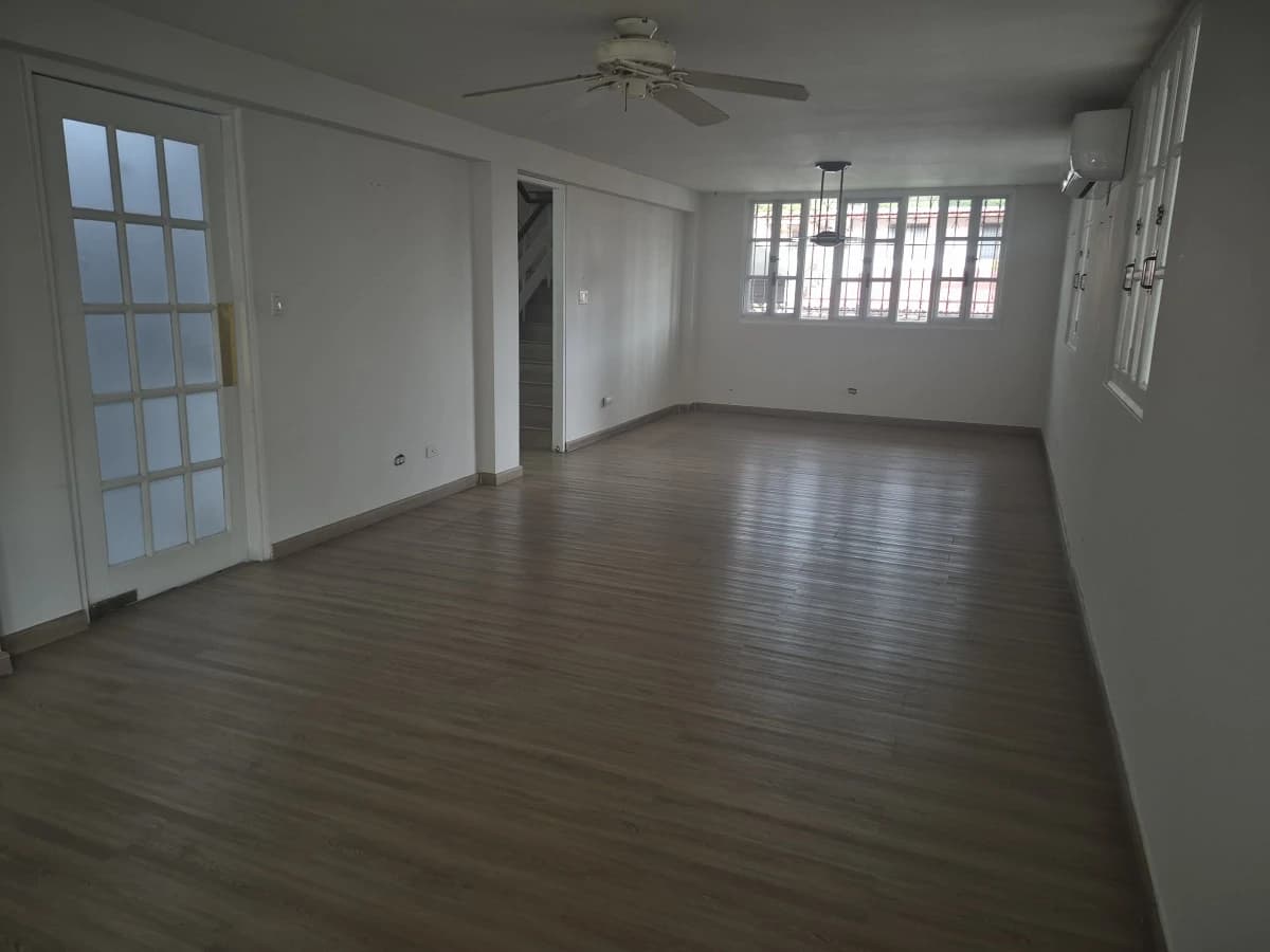 Beautiful Townhome in a Privileged Residential Area - photo 8