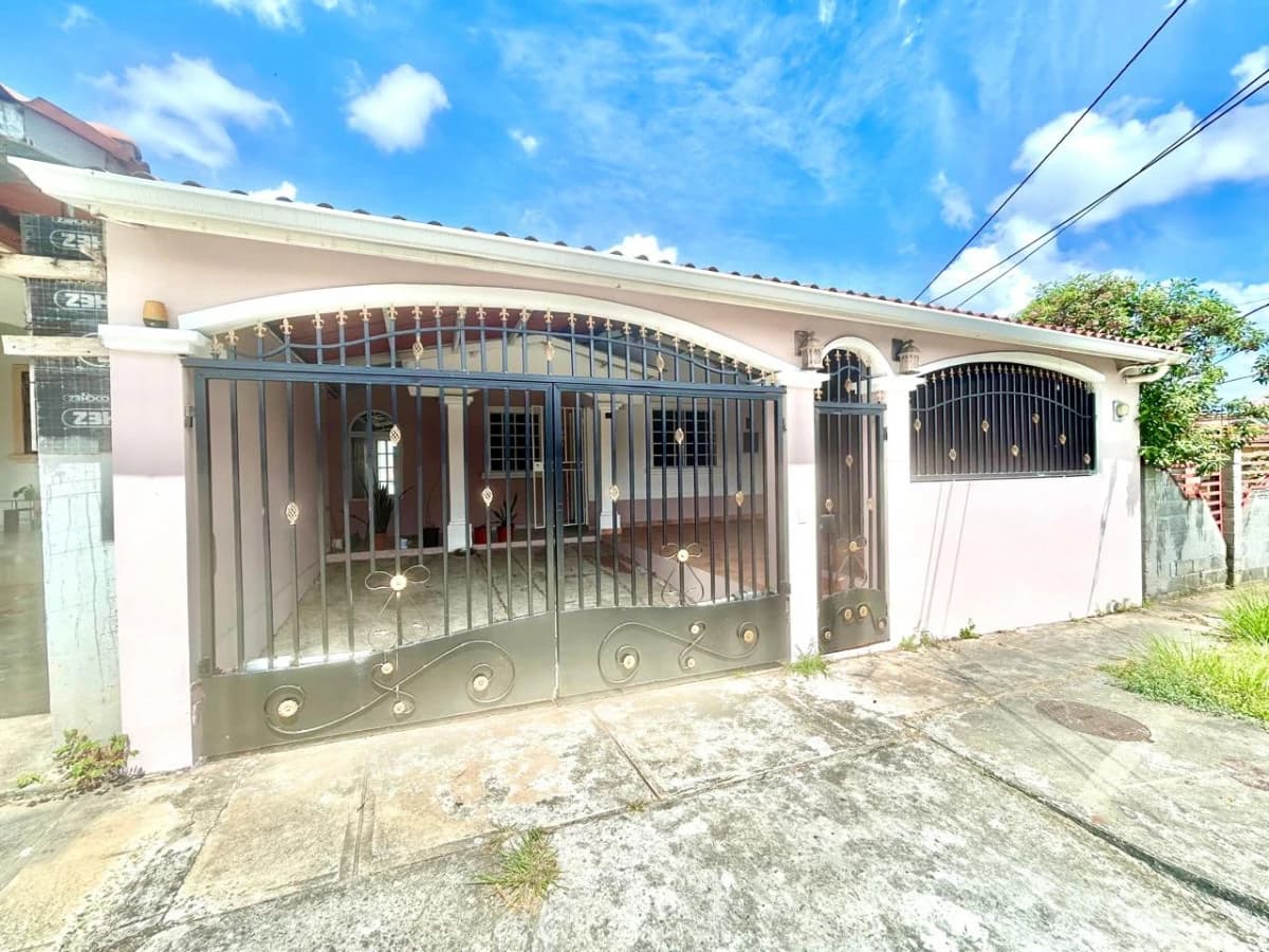 For sale in Valle Dorado, La Chorrera - photo 1