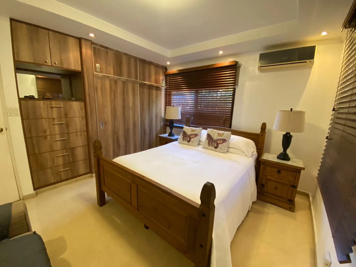 Family Home with a Pool and Jacuzzi. Just Bring Your Suitcases! - photo 4