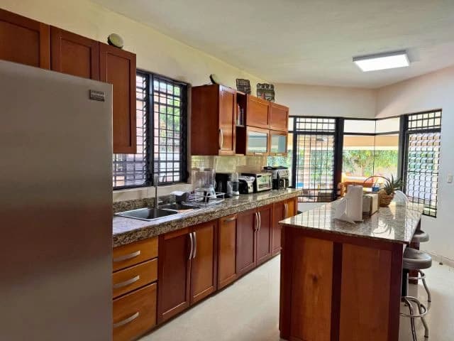 Dos Mares, Family Home with Large Garden and excellent price - photo 4