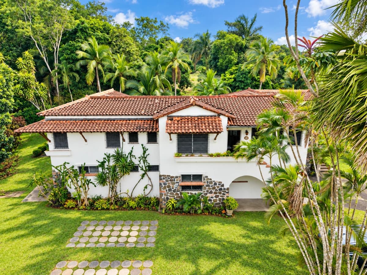 A Hidden Gem in Las Cumbres | 3,433 m², Panoramic Views - photo 1