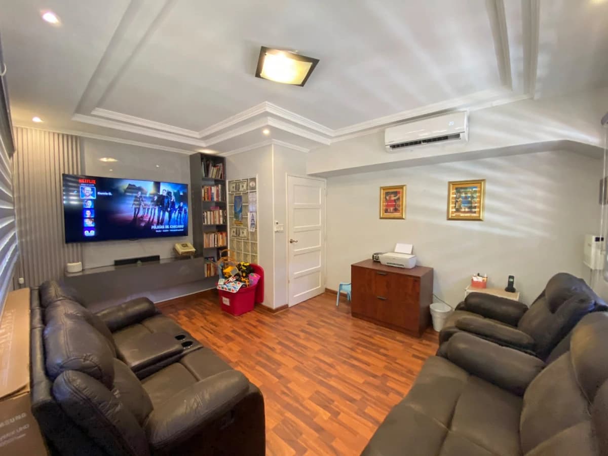 Family Home with a Pool and Jacuzzi. Just Bring Your Suitcases! - photo 12