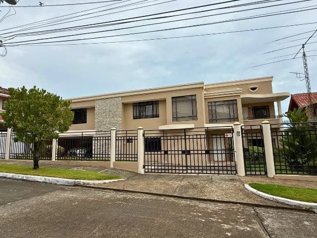 Dos Mares, Family Home with Large Garden and excellent price - photo 21