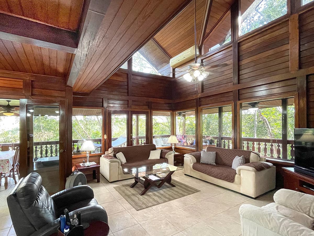 Amazing exotic-wood house 30 minutes from the city, now $285,000. - photo 10