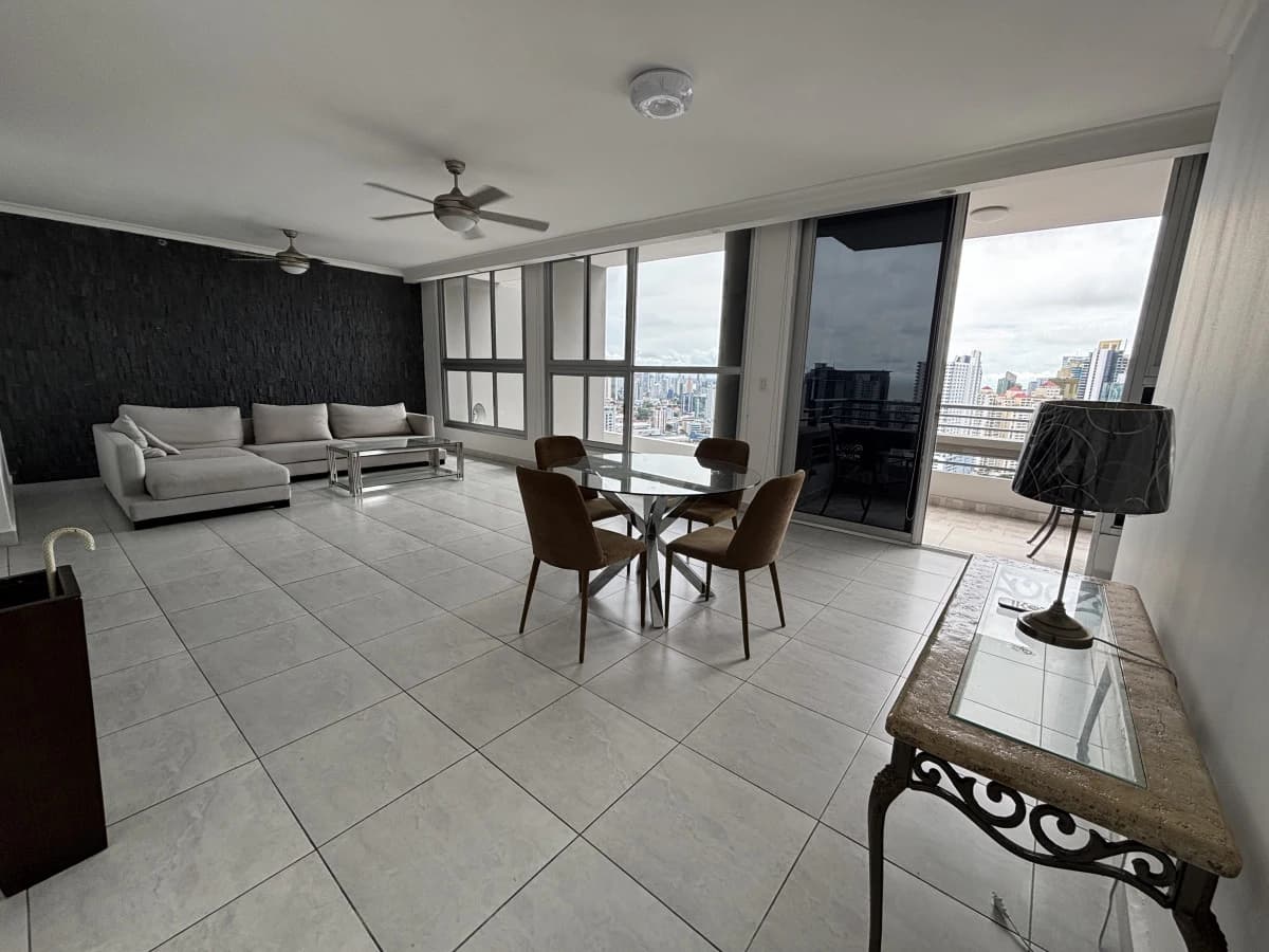 Junior Penthouse for sale in Luxor 100