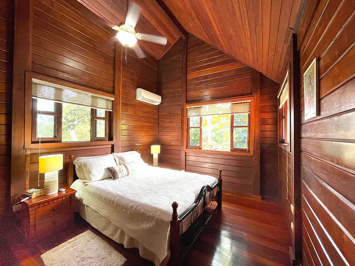 Amazing exotic-wood house 30 minutes from the city, now $285,000. - photo 12