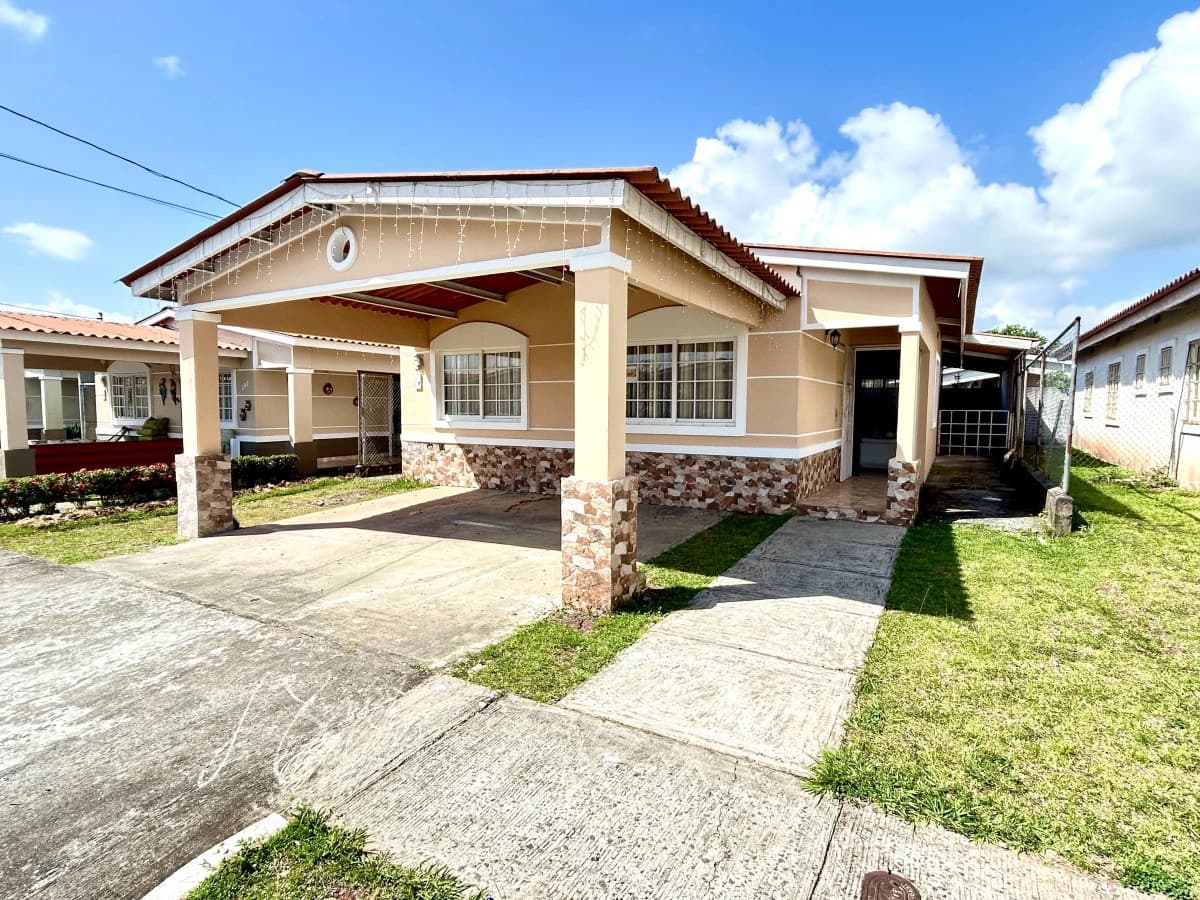 For sale in Colinas del Oeste in Arraijan - photo 1