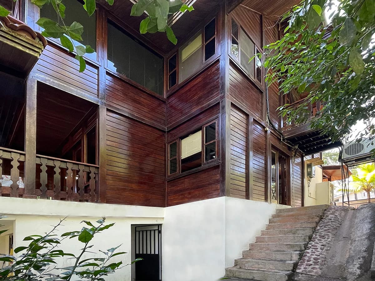 Amazing exotic-wood house 30 minutes from the city, now $285,000. - photo 21