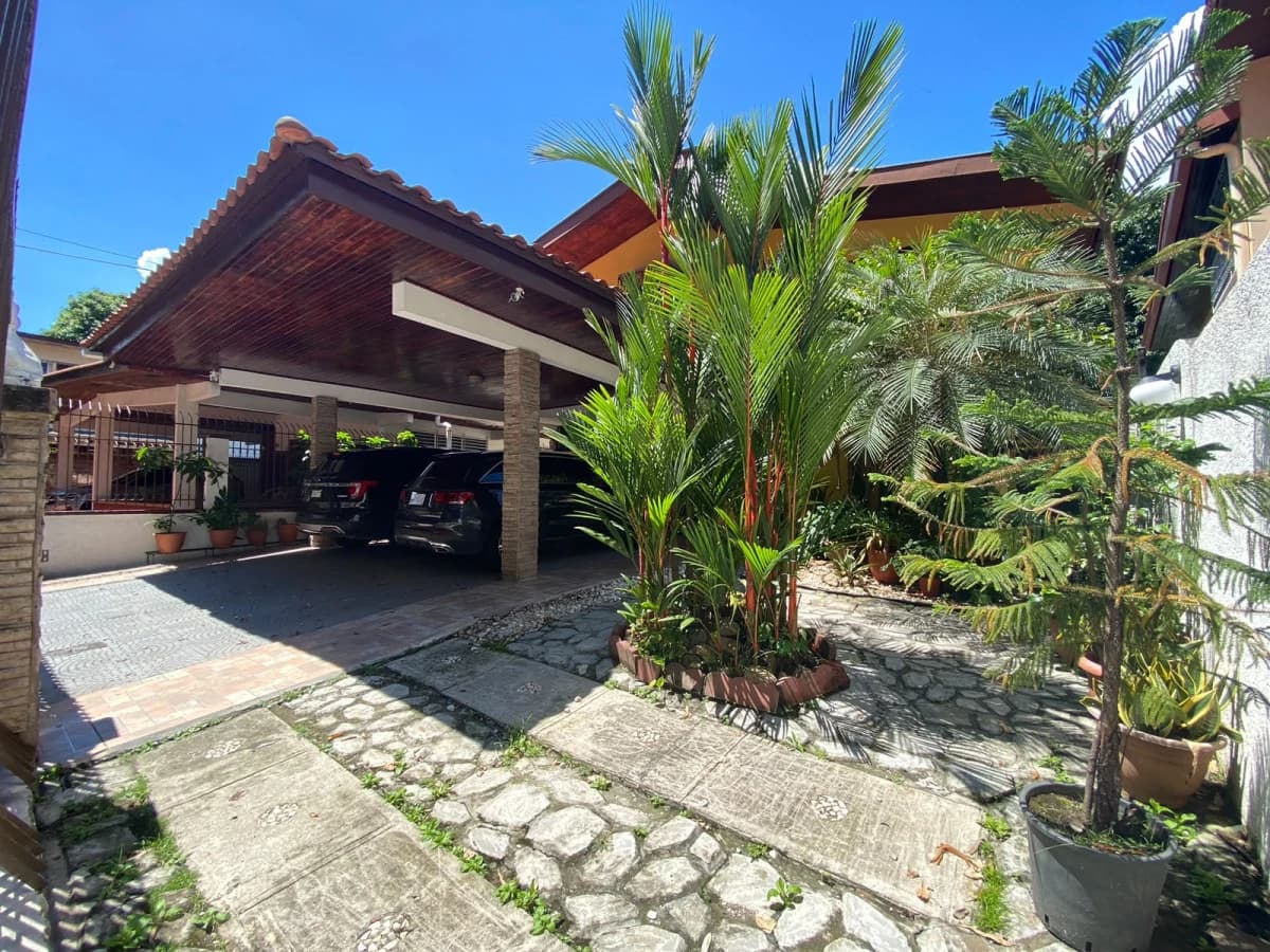 Family Home with a Pool and Jacuzzi. Just Bring Your Suitcases! - photo 18
