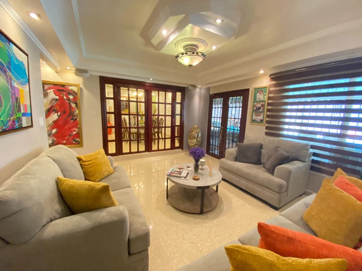 Family Home with a Pool and Jacuzzi. Just Bring Your Suitcases! - photo 2