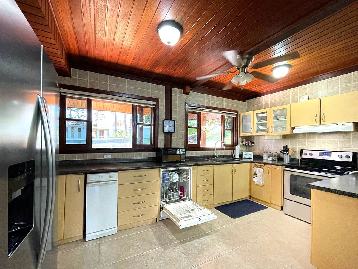 Amazing exotic-wood house 30 minutes from the city, now $285,000. - photo 16