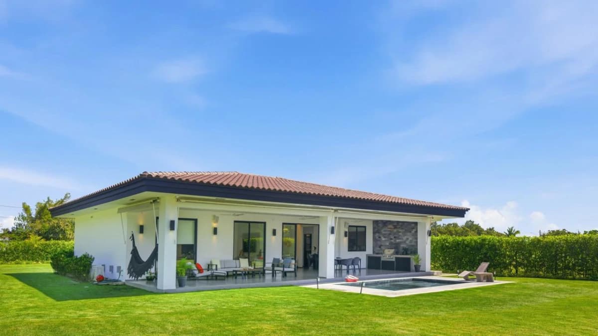 Beach House for Sale – Right Next to Buenaventura - photo 11
