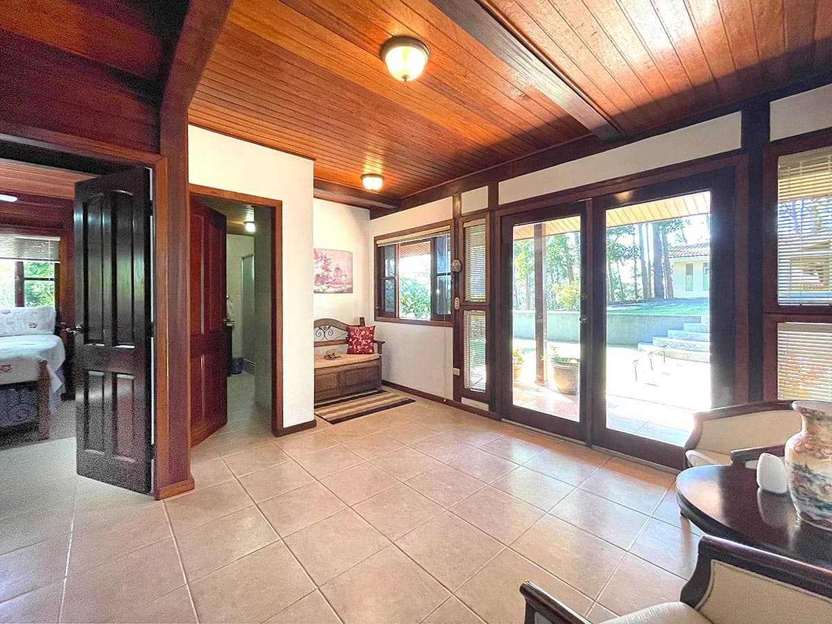 Amazing exotic-wood house 30 minutes from the city, now $285,000. - photo 29