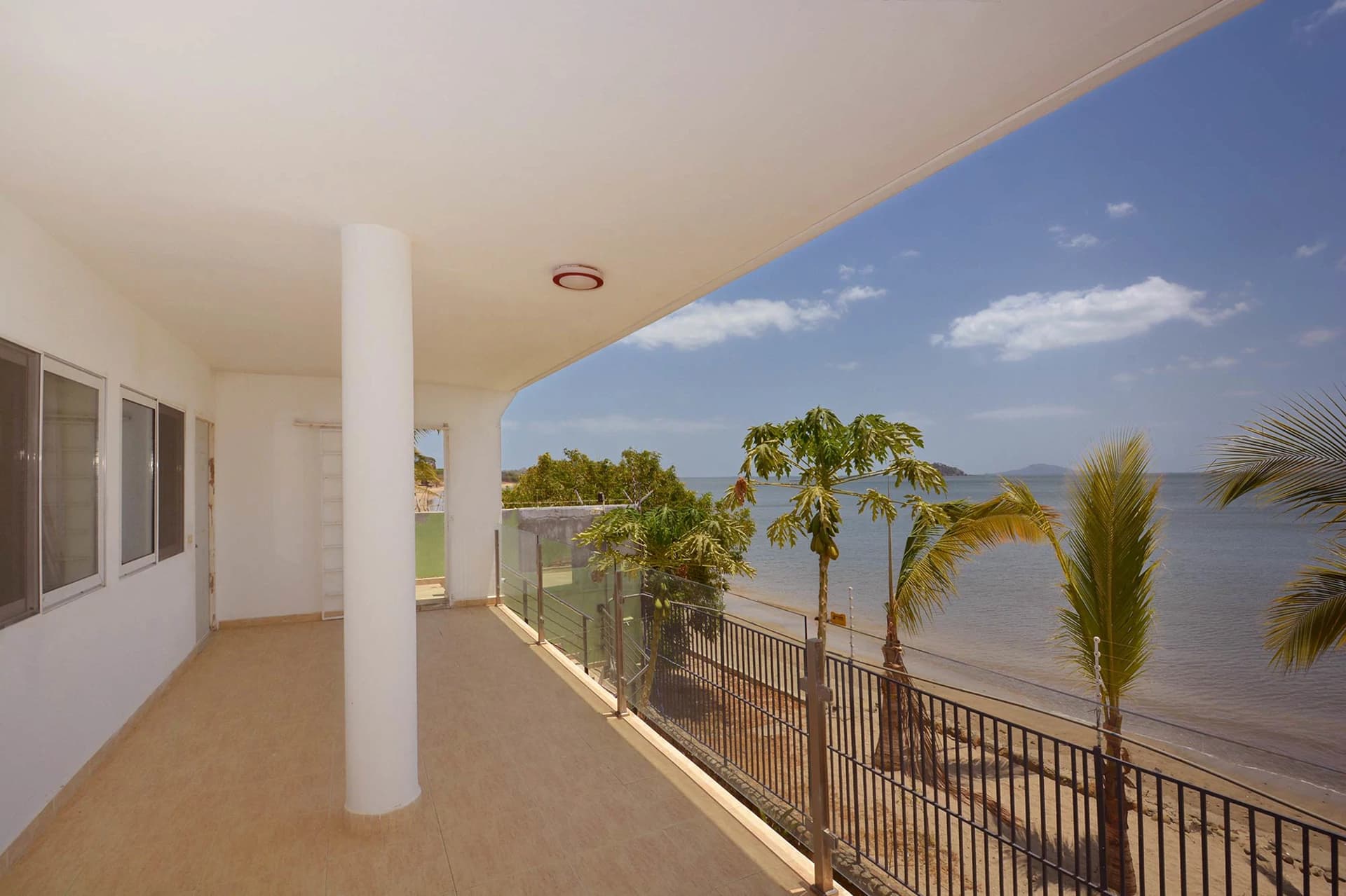 OCEANFRONT ITALIAN VILLA 20 minutes away - photo 9