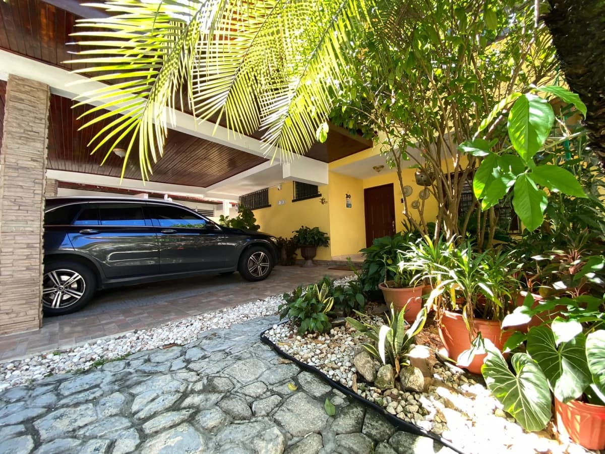 Family Home with a Pool and Jacuzzi. Just Bring Your Suitcases! - photo 20