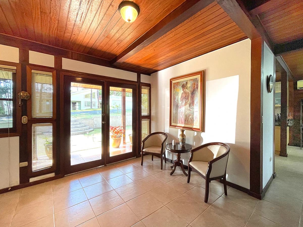 Amazing exotic-wood house 30 minutes from the city, now $285,000. - photo 28