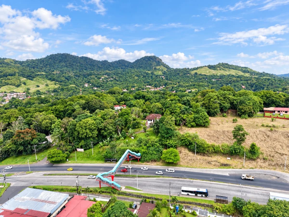A Hidden Gem in Las Cumbres | 3,433 m², Panoramic Views - photo 3