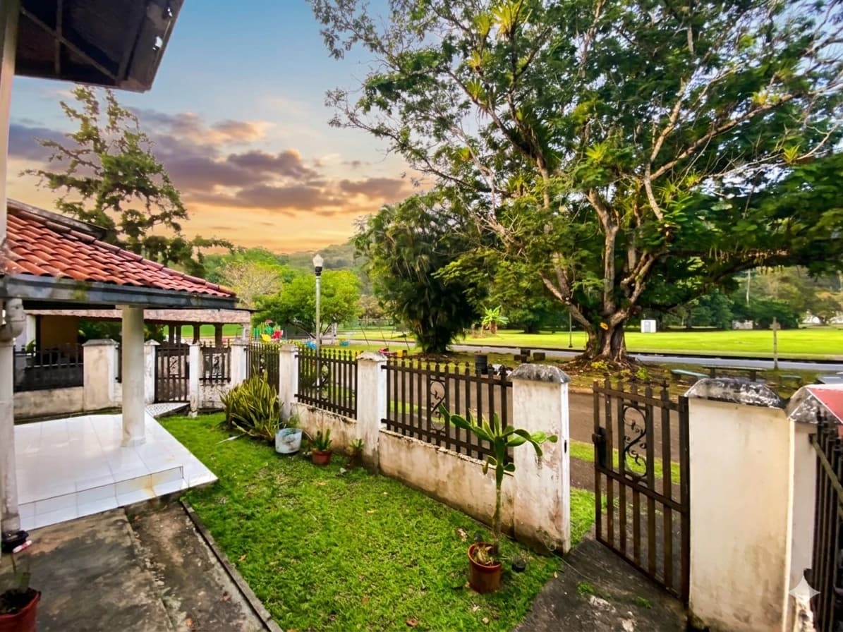 Family House in Gamboa - On the banks of the Panama Canal - photo 4