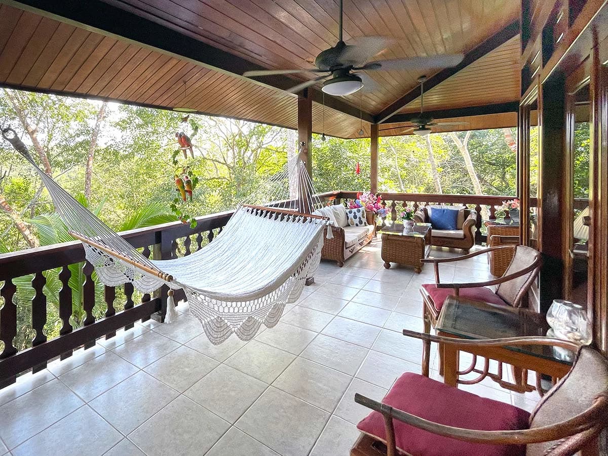 Amazing exotic-wood house 30 minutes from the city, now $285,000. - photo 9