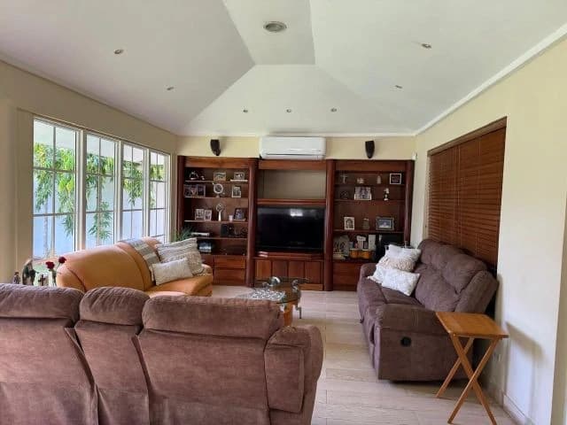 Dos Mares, Family Home with Large Garden and excellent price - photo 3