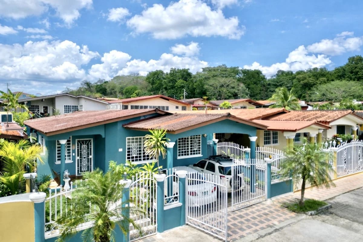 Brisas del Golf Home | 300 m², Prime Location - photo 1