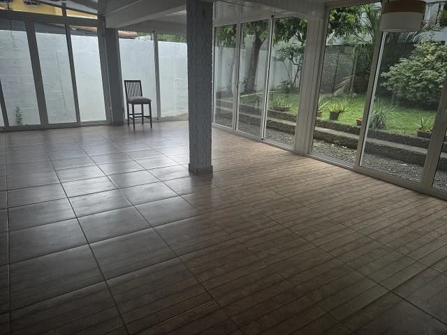 Beautiful Townhome in a Privileged Residential Area - photo 6