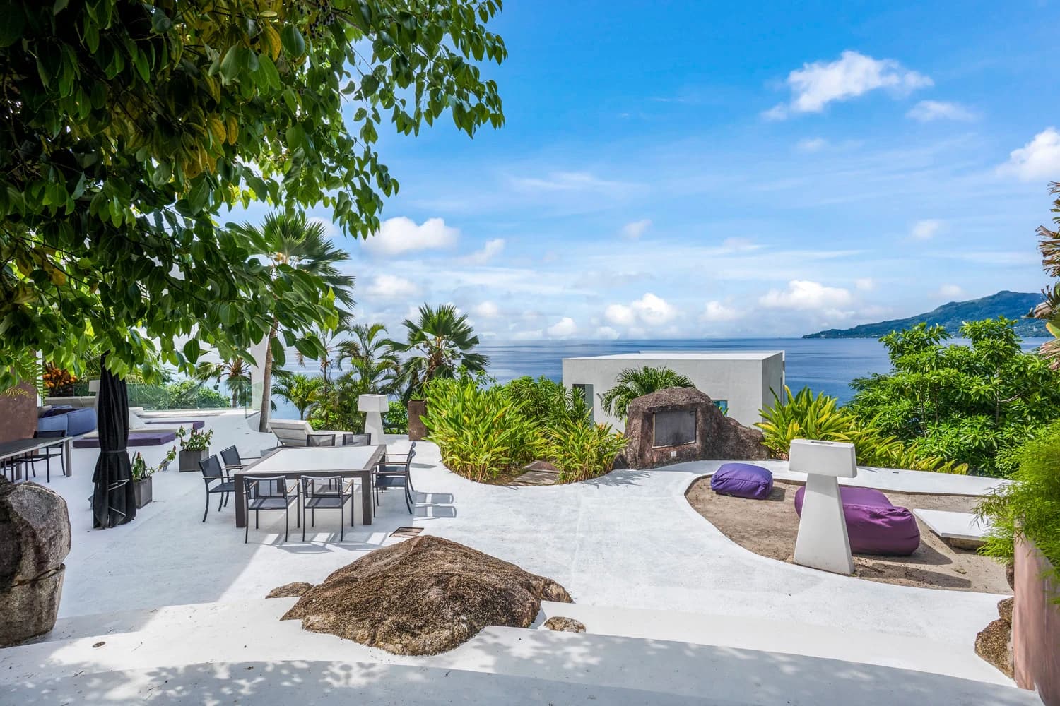 Architectural modernist beachfront villa for sale in Mahé, Seychelles - photo 6