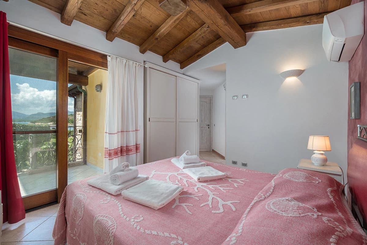 5 bed pool villa with direct beach access in Sardinia - photo 5