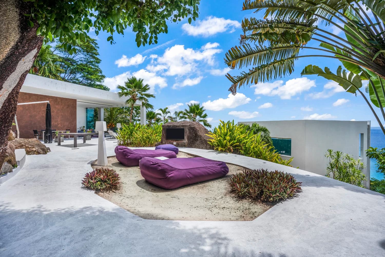 Architectural modernist beachfront villa for sale in Mahé, Seychelles - photo 16