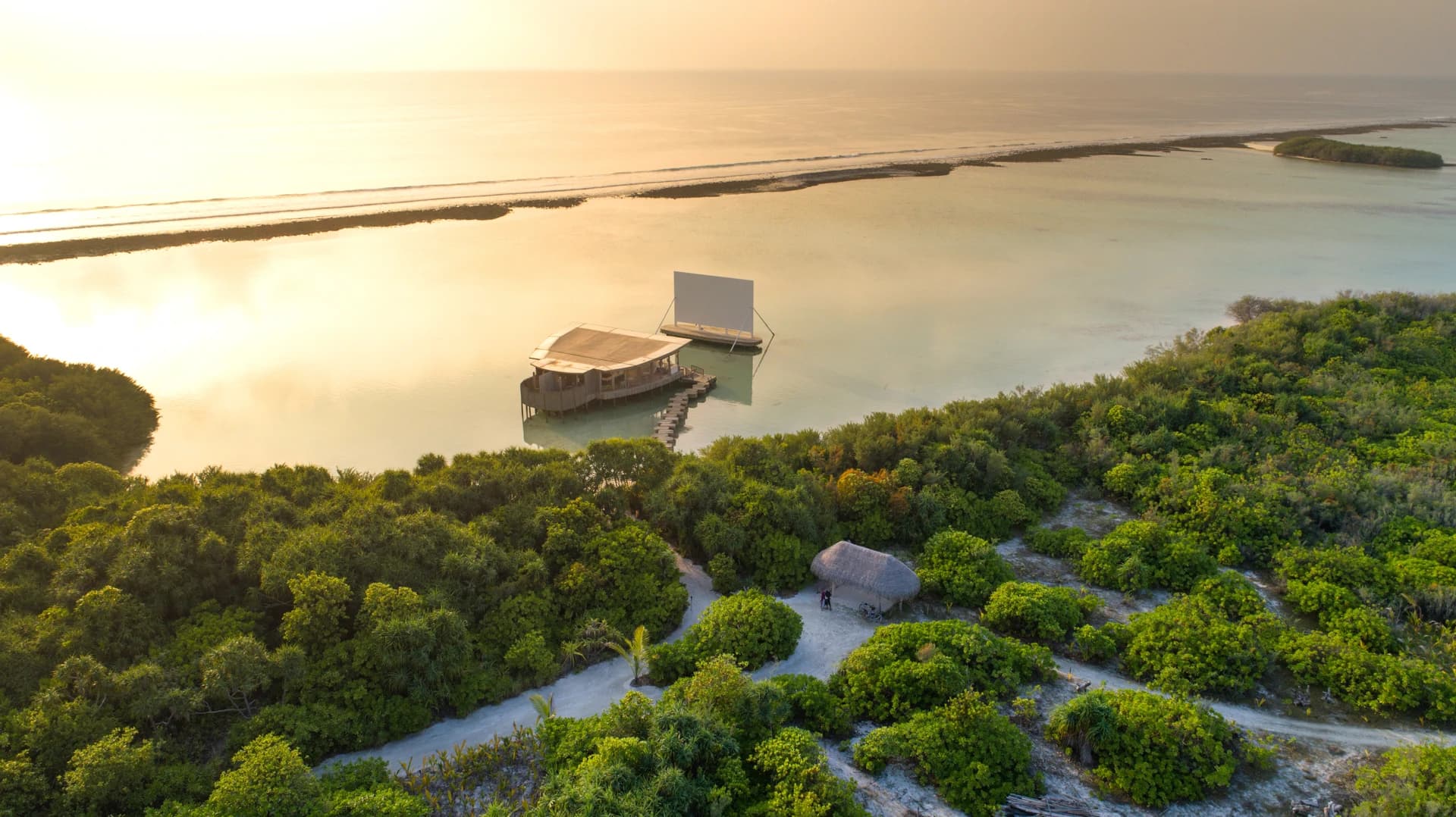 Luxury Maldives beach & over water villas for sale | Soneva Jani - photo 17