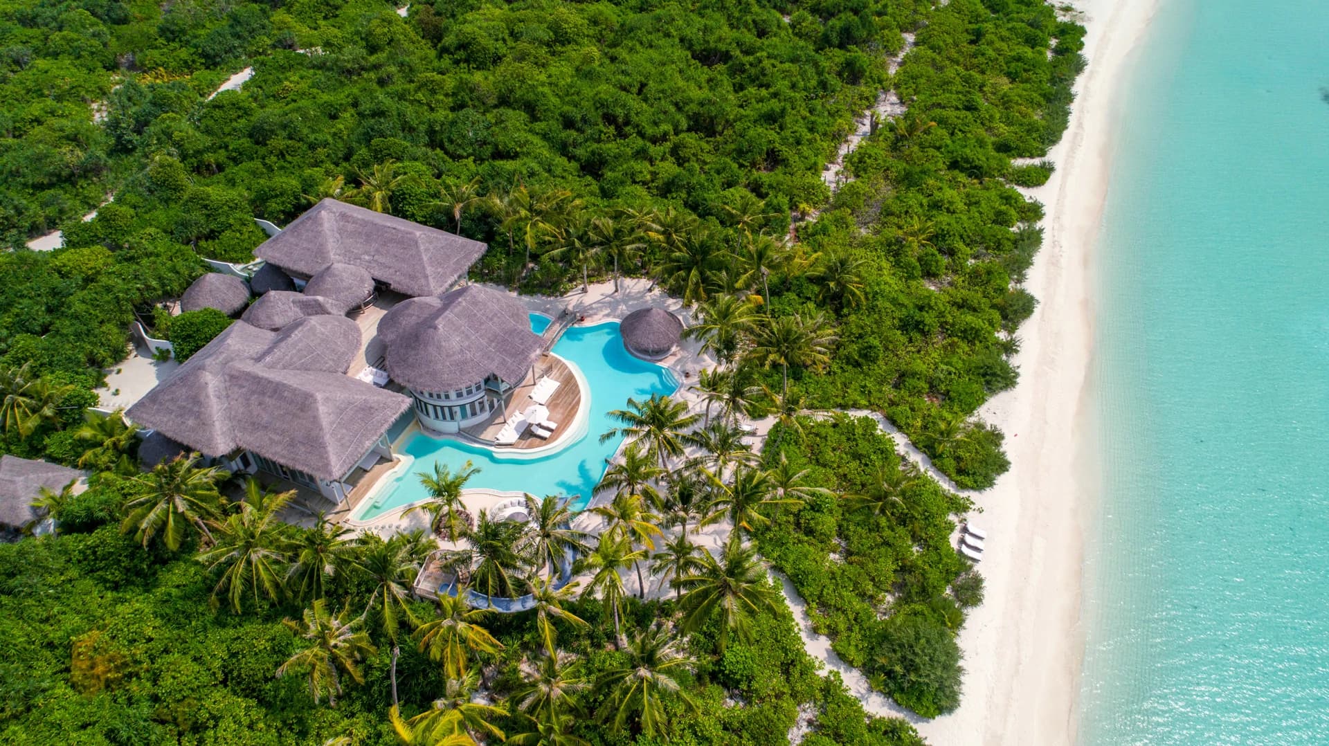 Luxury Maldives beach & over water villas for sale | Soneva Jani - photo 26